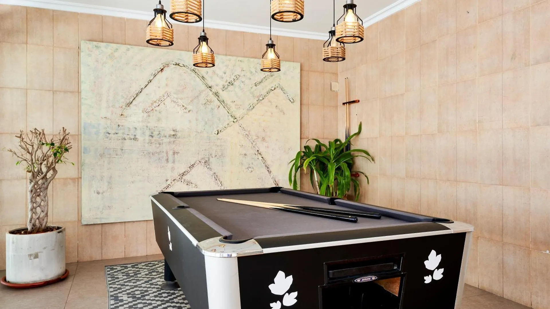 Flacalco Hotel & Apartments 칼라 라트자다