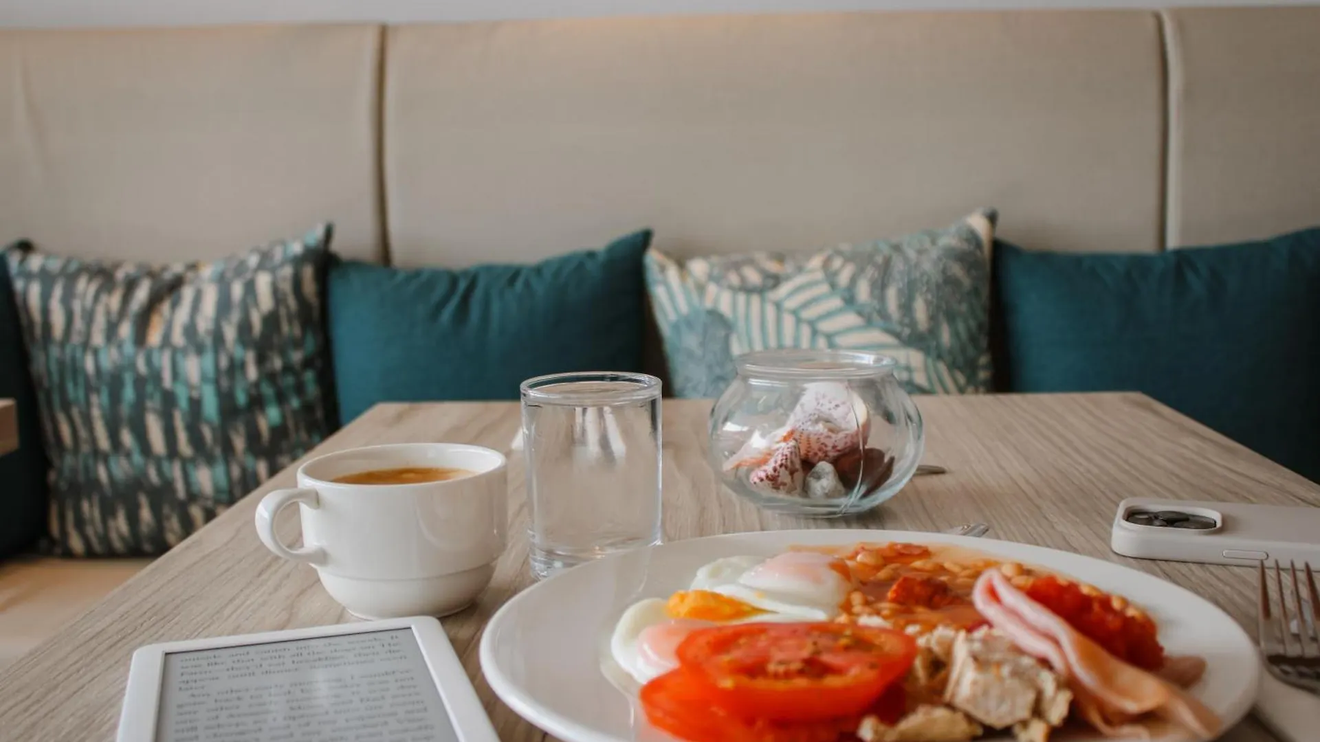 Flacalco Hotel & Apartments 칼라 라트자다