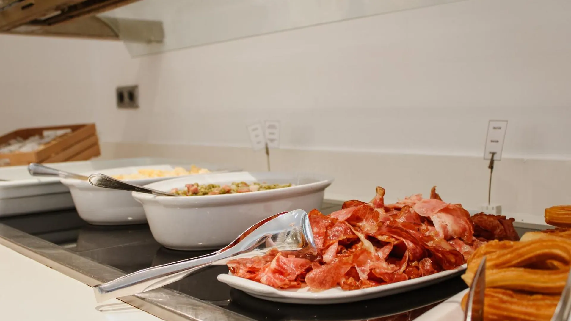 Flacalco Hotel & Apartments 칼라 라트자다