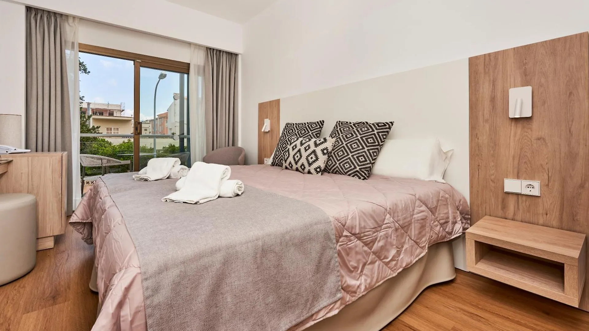 Flacalco Hotel & Apartments 칼라 라트자다 4*,  스페인