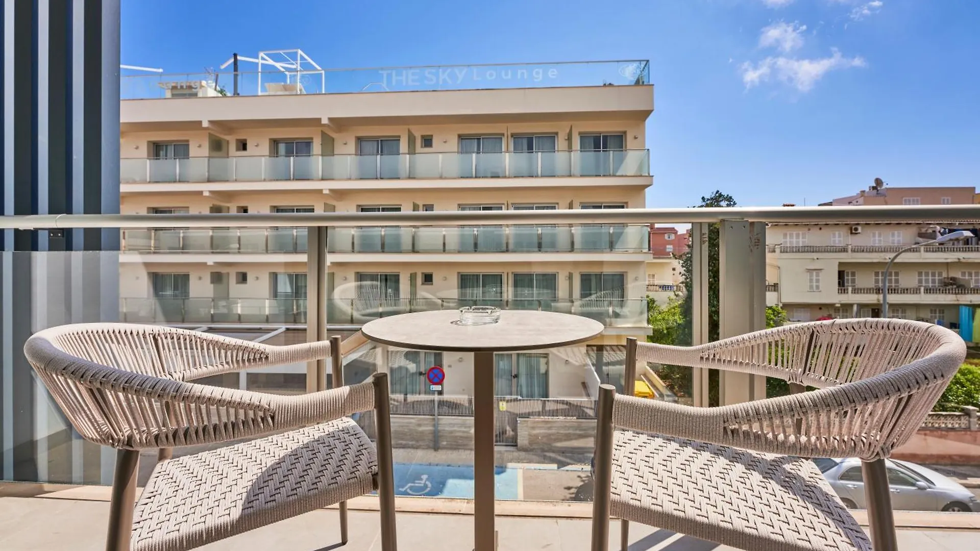 Flacalco Hotel & Apartments 칼라 라트자다