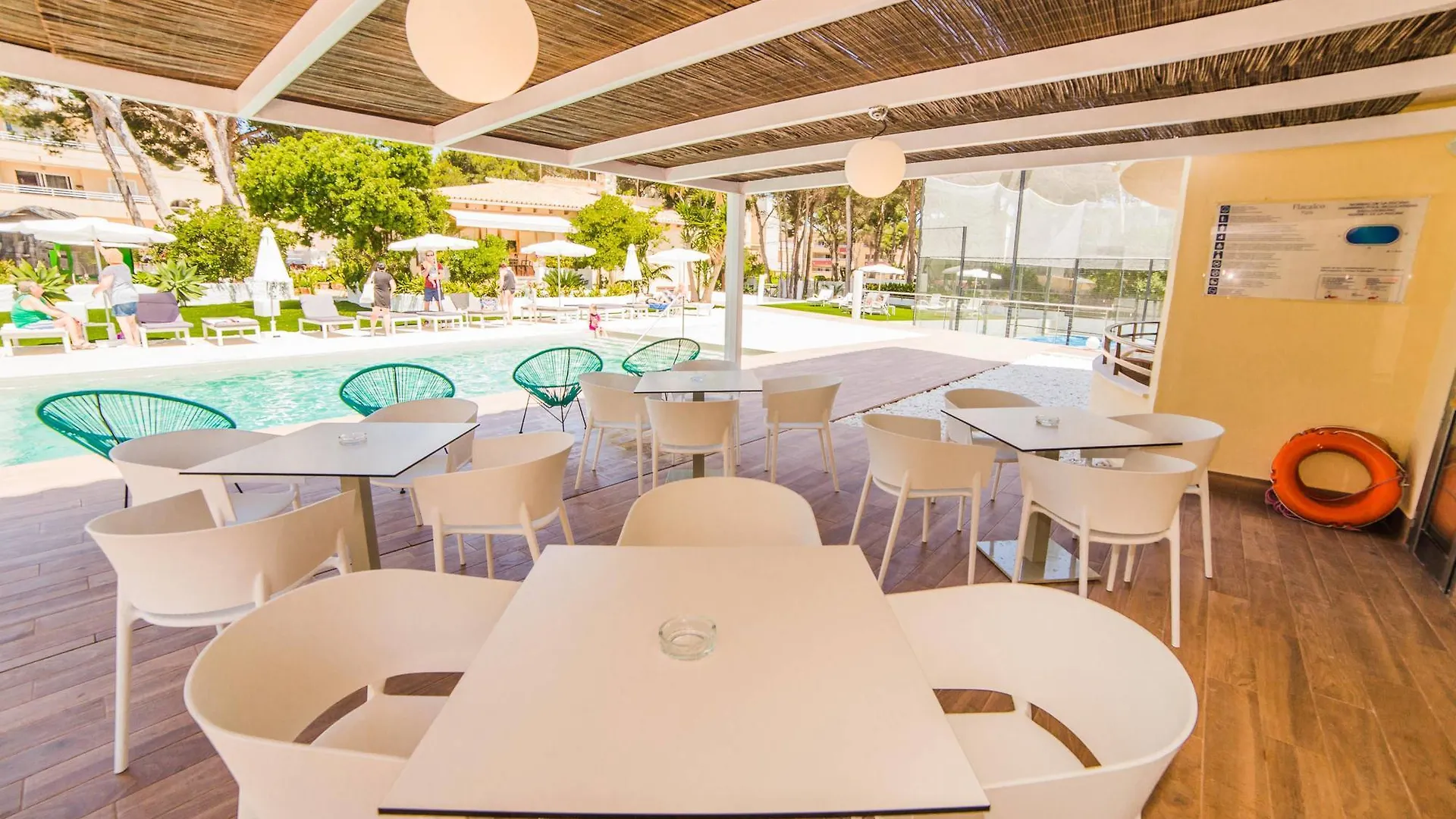 Flacalco Hotel & Apartments 칼라 라트자다