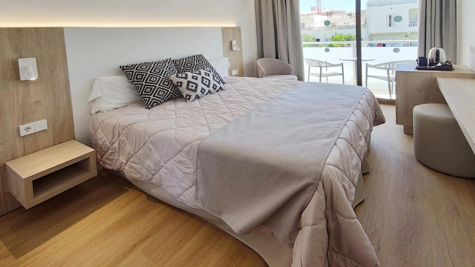קאלה ראטג'אדה Flacalco Hotel & Apartments 3*, קאלה ראטג'אדה ספרד